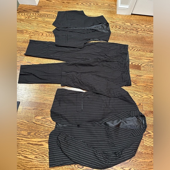 Elegant Black Pinstripe Men's Suit